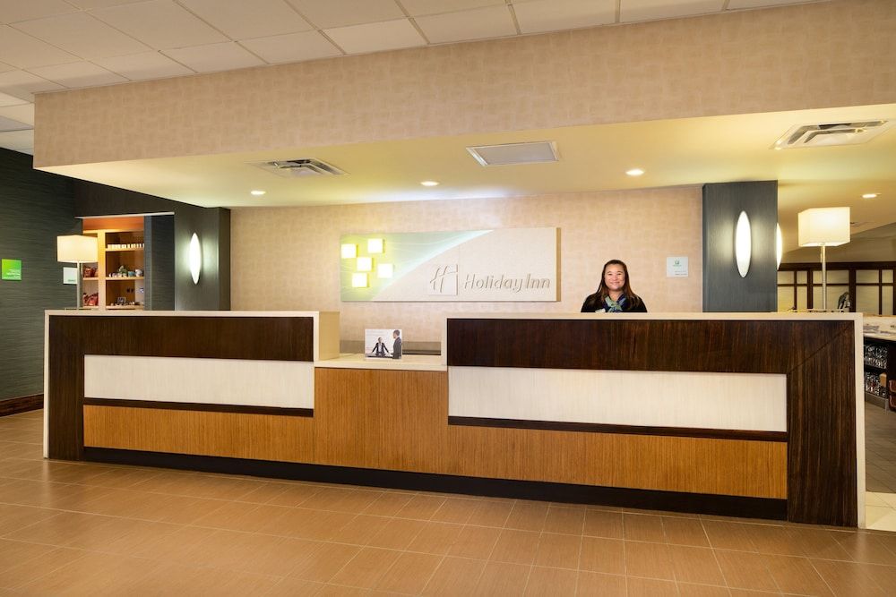 Holiday Inn Hotel & Suites Charleston West by IHG 3