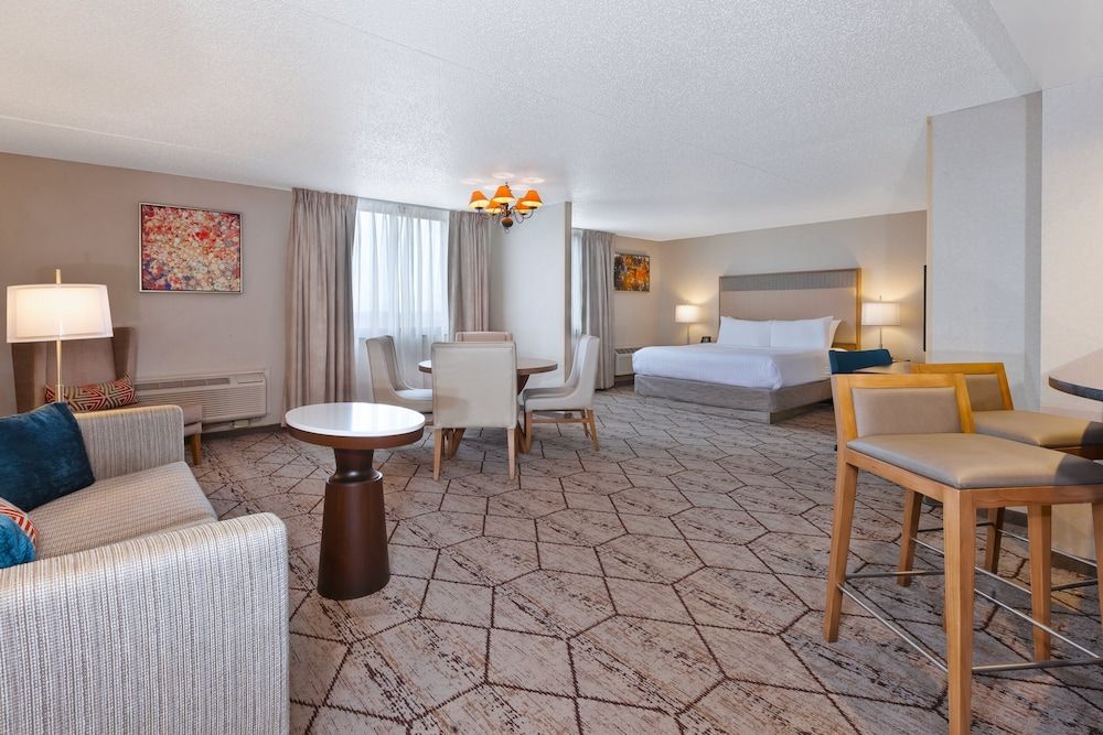 Crowne Plaza Columbus North- Worthington by IHG 2