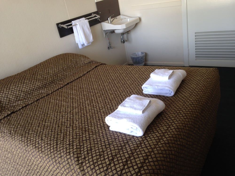 The Commercial Hotel Motel 2