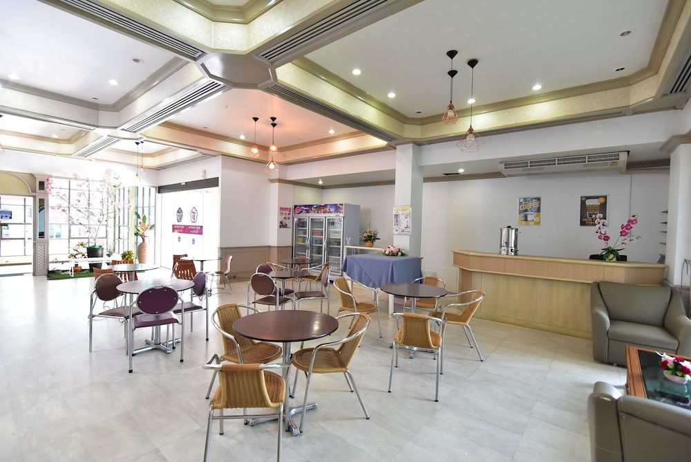Thumrin Hotel 2