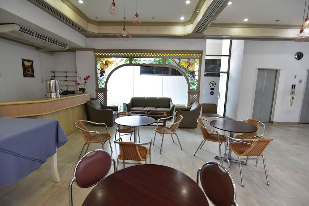 Thumrin Hotel 3