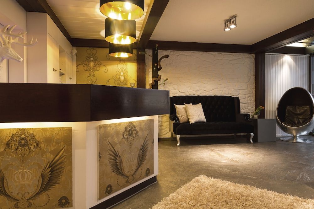 Hotel Hellers Twenty Four 1 3