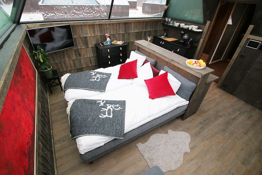 Aurora Pyramid Glass Igloos 3