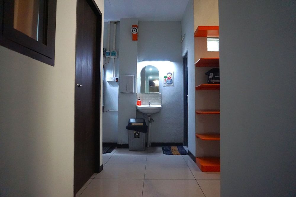 Capital O 3952 Hotel C 18 Cibaduyut 3