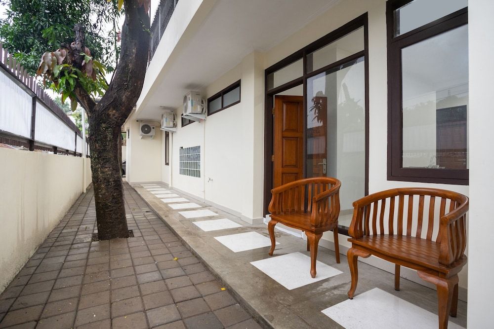 Super OYO 3209 Hegarbudhi Residence 2