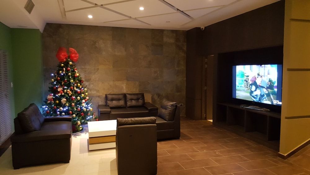 Hotel 56 Avenue Plaza 2