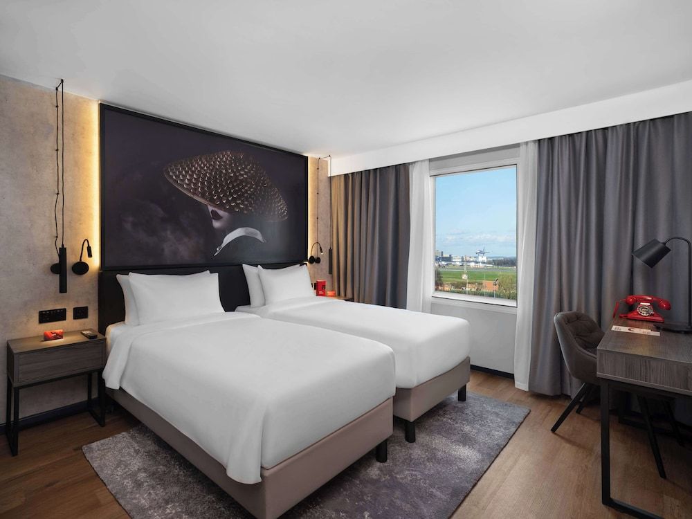 Radisson RED London Gatwick Airport 4 estrellas en Crawley
