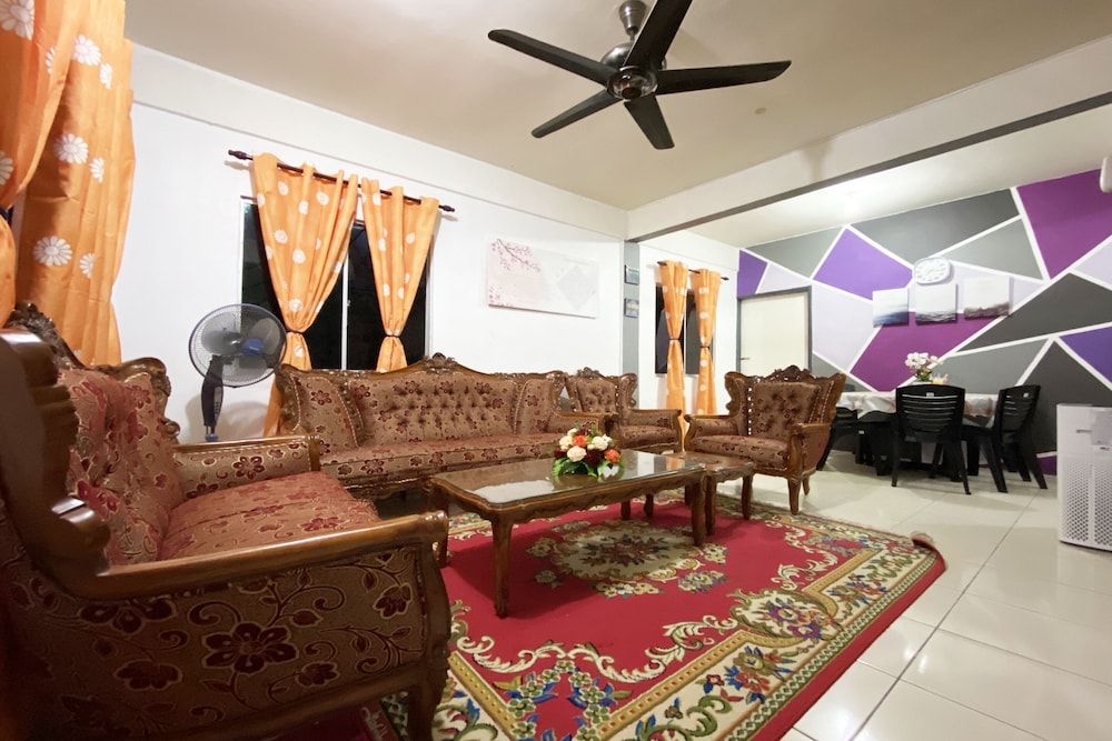 OYO 90198 Aleesya Homestay 2