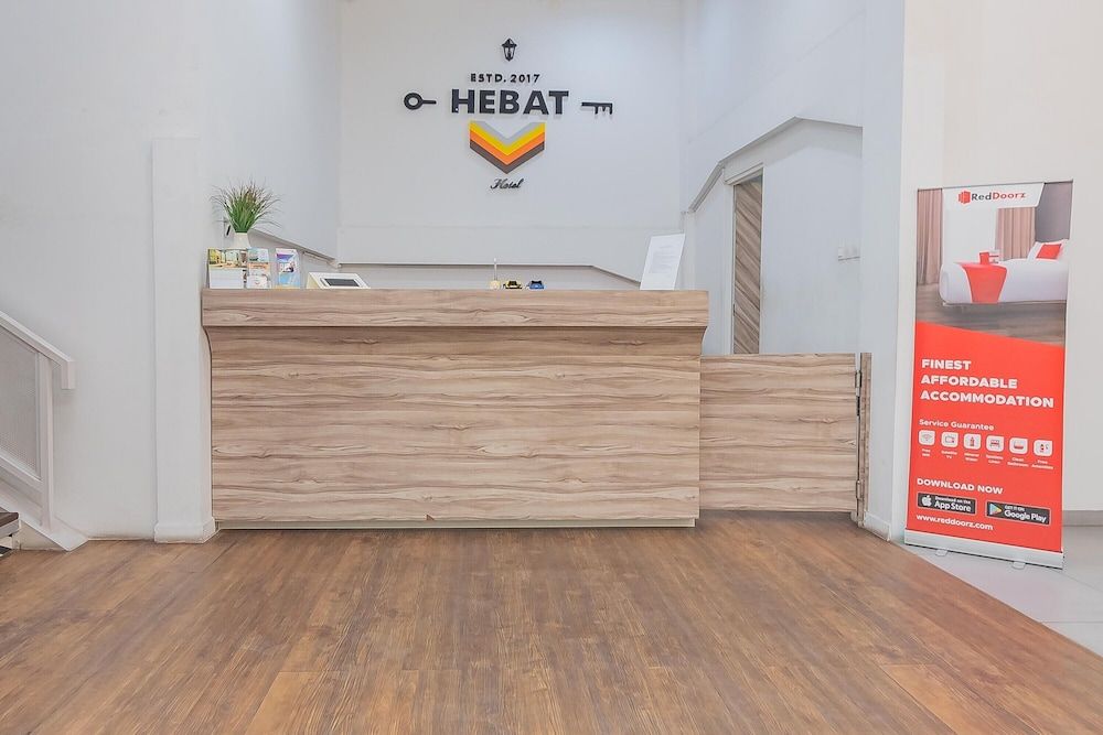 RedDoorz Premium @ Hotel Hebat 3