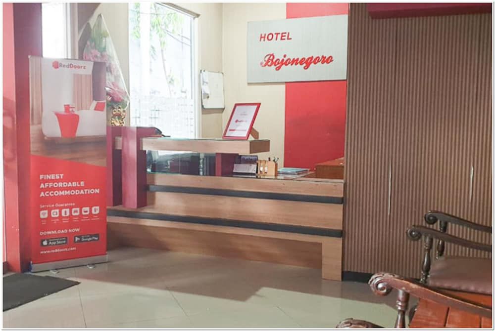 RedDoorz near Bojonegoro Train Station 2