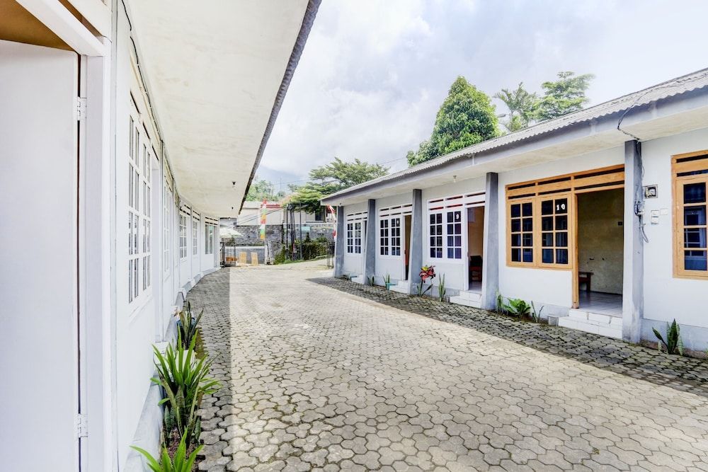 SPOT ON 90156 Hotel Ramayana 3