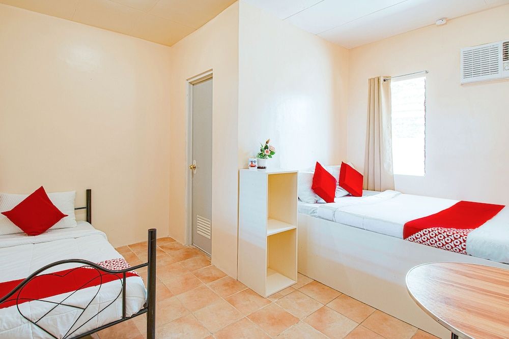 J5 Guest House & Restobar 3