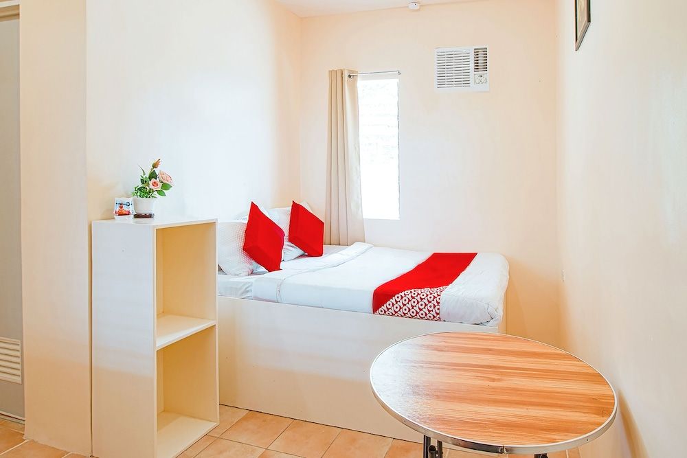 J5 Guest House & Restobar 2