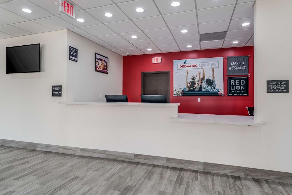 Red Lion Inn & Suites Katy 3