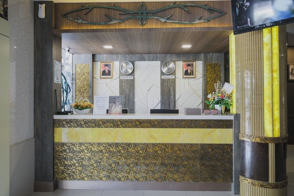 RedDoorz Plus near Pantai Coastarina 2 3