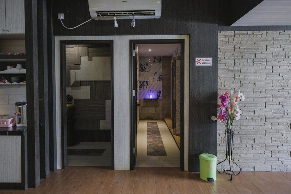 RedDoorz Plus near Pantai Coastarina 2 2