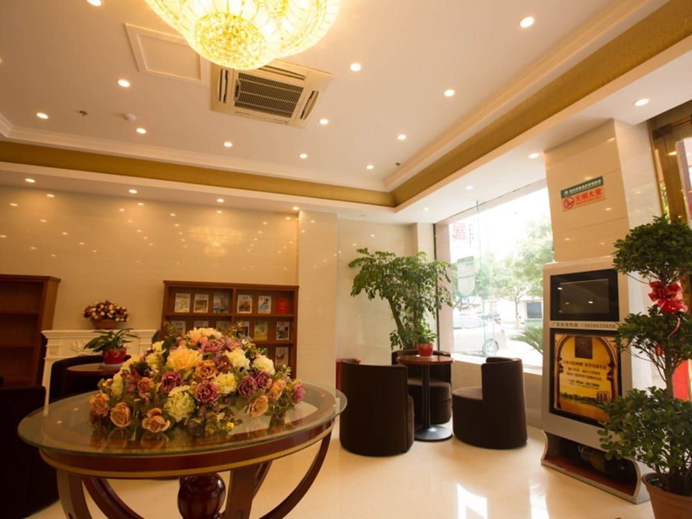 GreenTree Inn Chizhou Changjiang Middle Road Shangzhidu Commerce Square Express Hotel 2