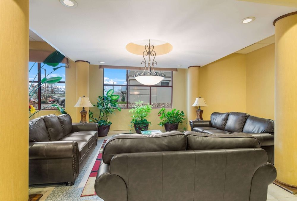 Suburban Studios Buffalo Airport 3