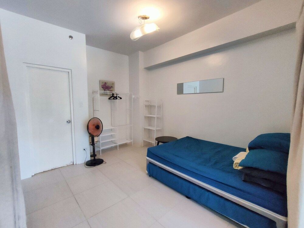 Dr Calayan's 2BR Condo at Pico De Loro 2