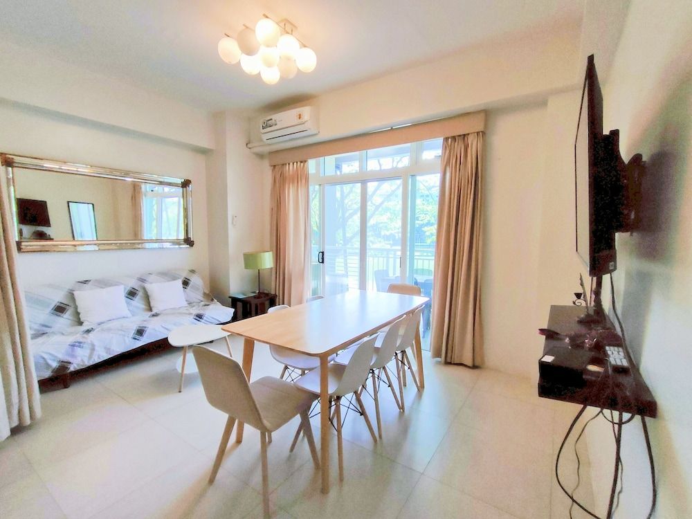 Dr Calayan's 2BR Condo at Pico De Loro 1