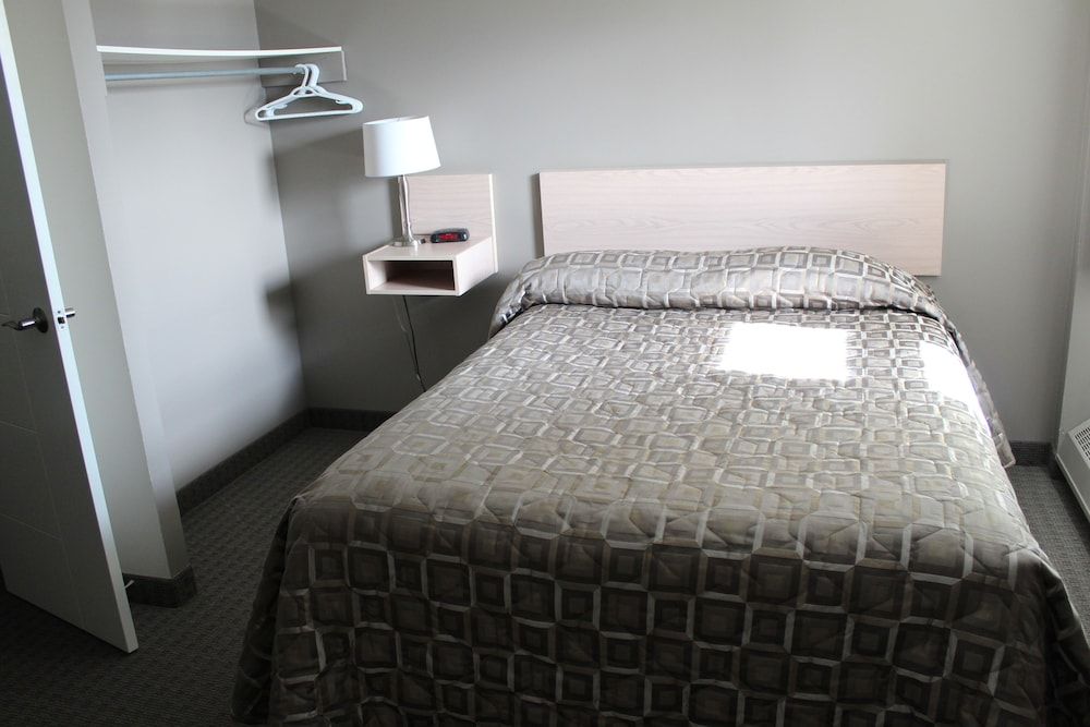 Arbour Ridge Inn & Suites 2