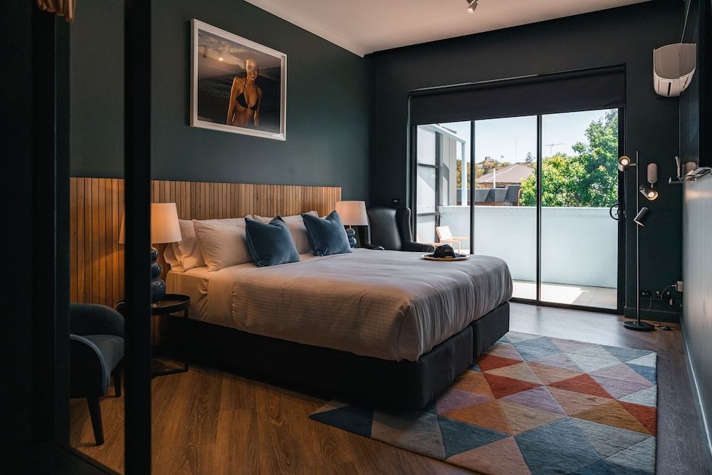 The Blue Hotel Bondi 1