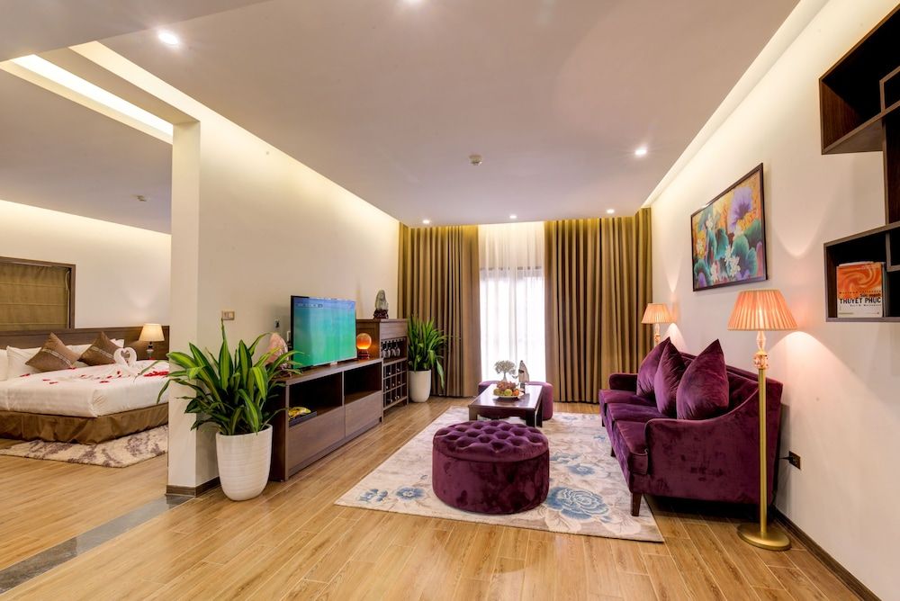 Heaven Gate Hotel O Quy Ho 1