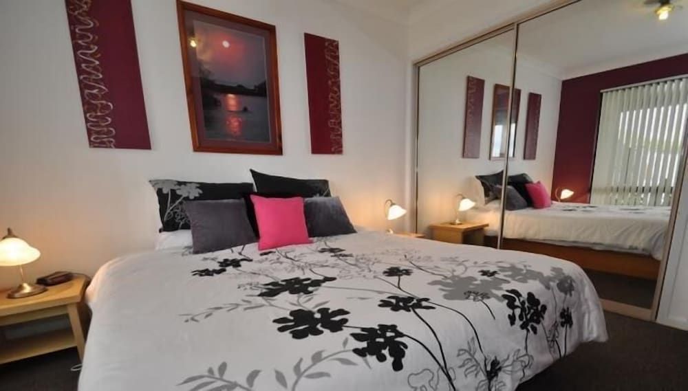 Beachfront Apartments Narooma 3