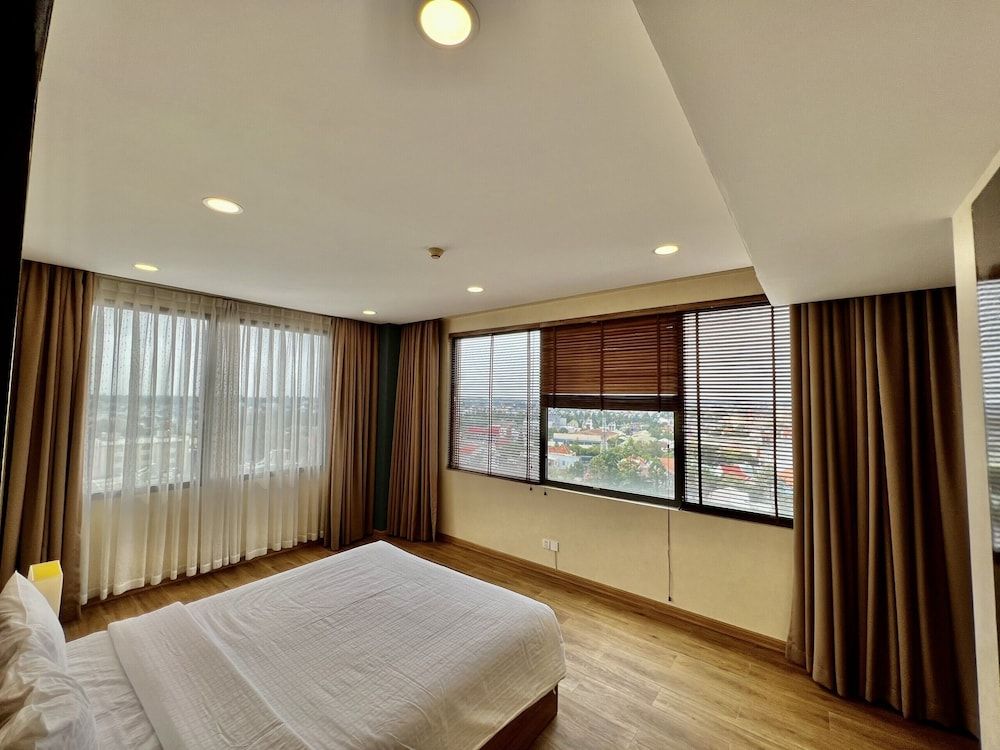 Aurora Hotel Plaza 3