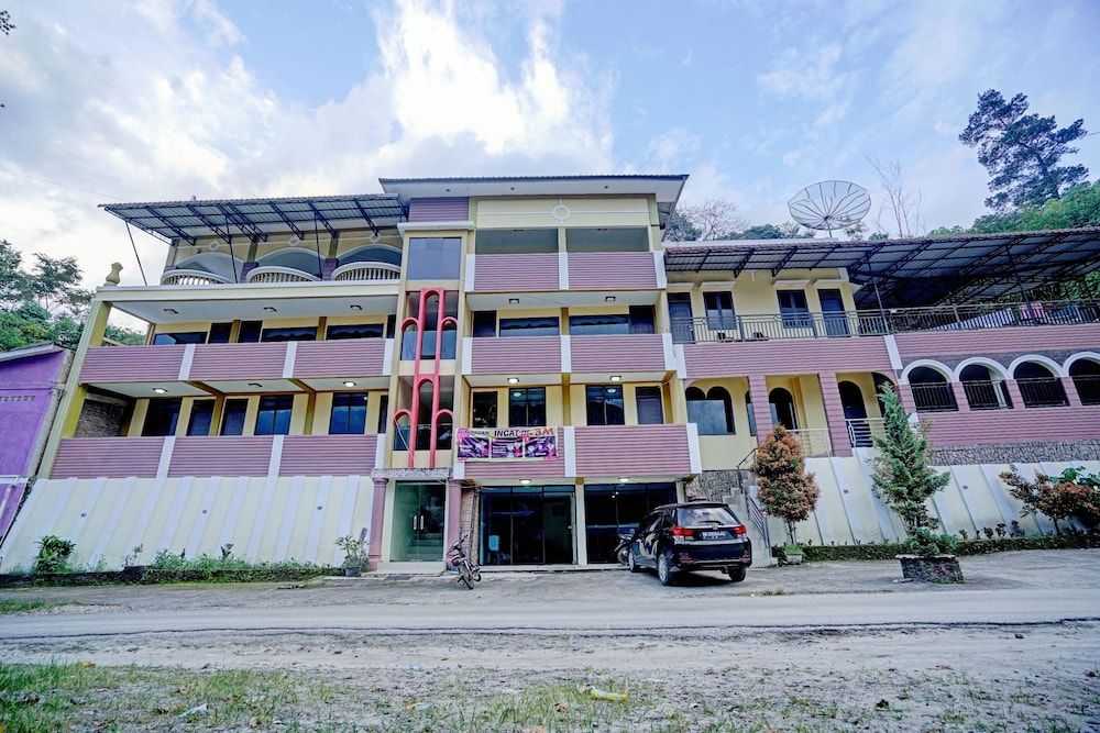 OYO 90331 Hotel Toba Shanda 1