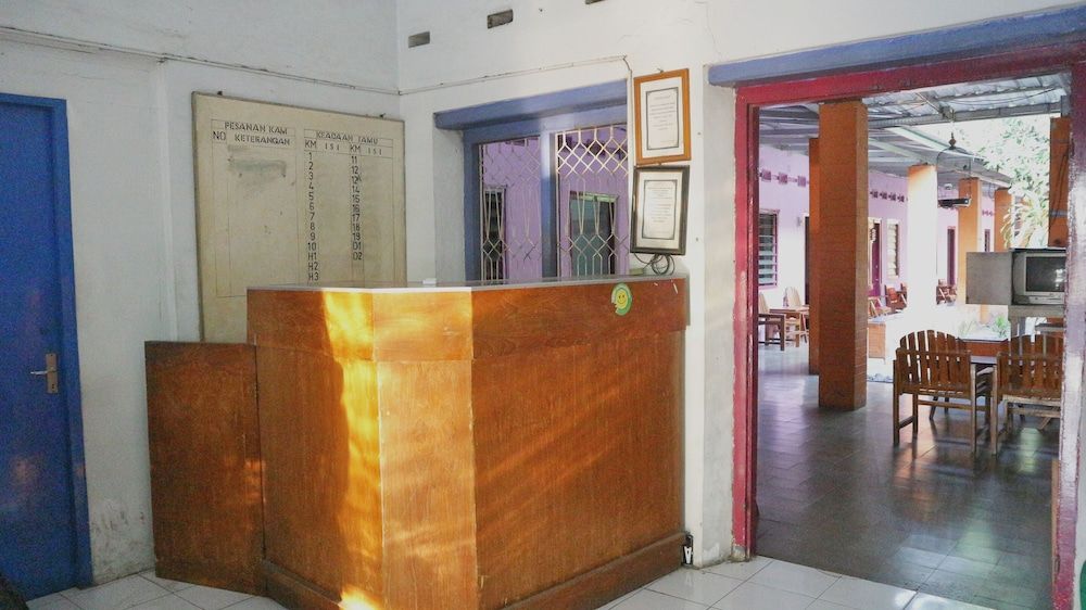 OYO Life 1972 Aman Family Inn Syariah 3