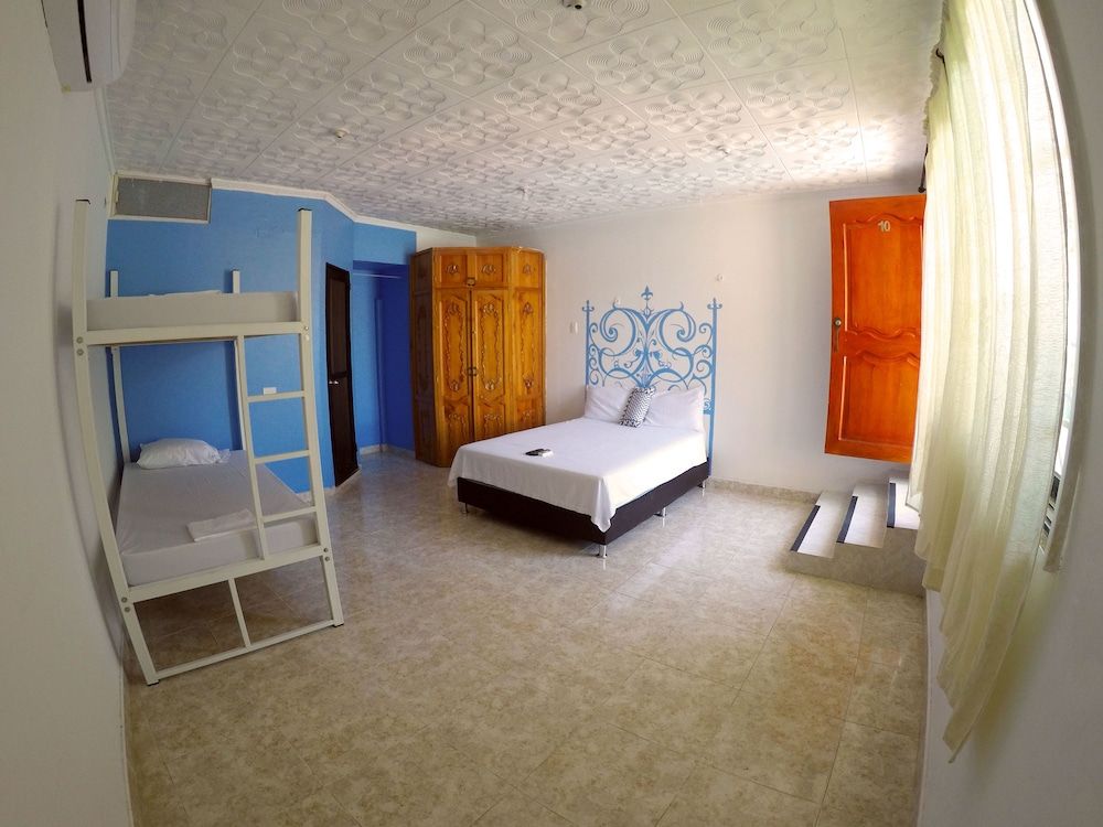Wonderland Hostel By GB Collection 3