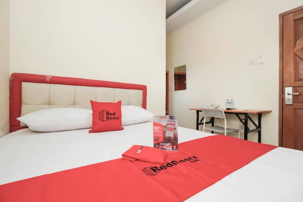 RedDoorz Plus @ Jalan Pemuda Jakarta 3 estrellas en Jakarta