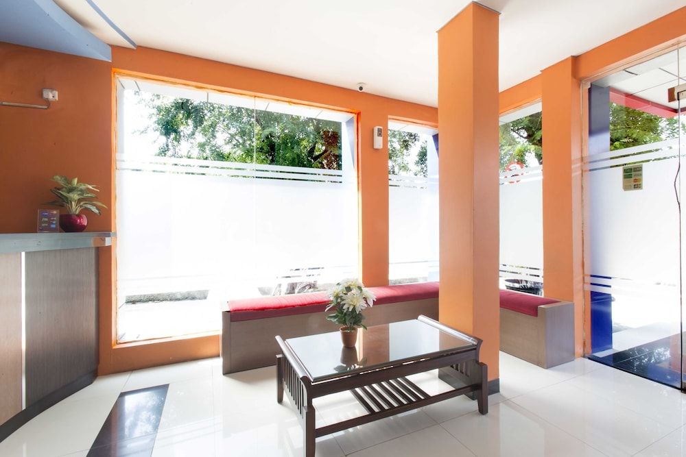 RedDoorz Plus @ Jalan Pemuda Jakarta 2