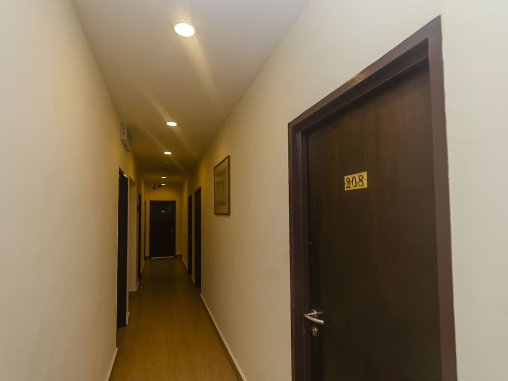 Super OYO 596 The Vintage Hotel 2