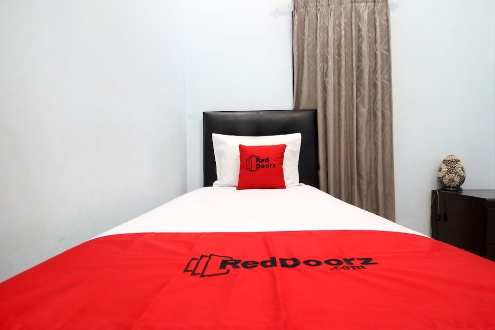 RedDoorz Plus @ Timoho 3
