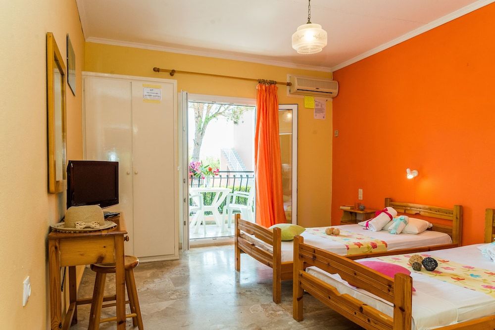 Roussa's Studios and Apartments 2