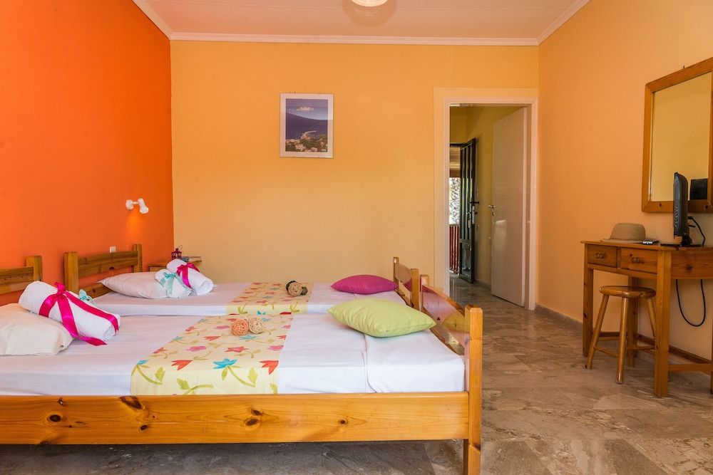 Roussa's Studios and Apartments 3