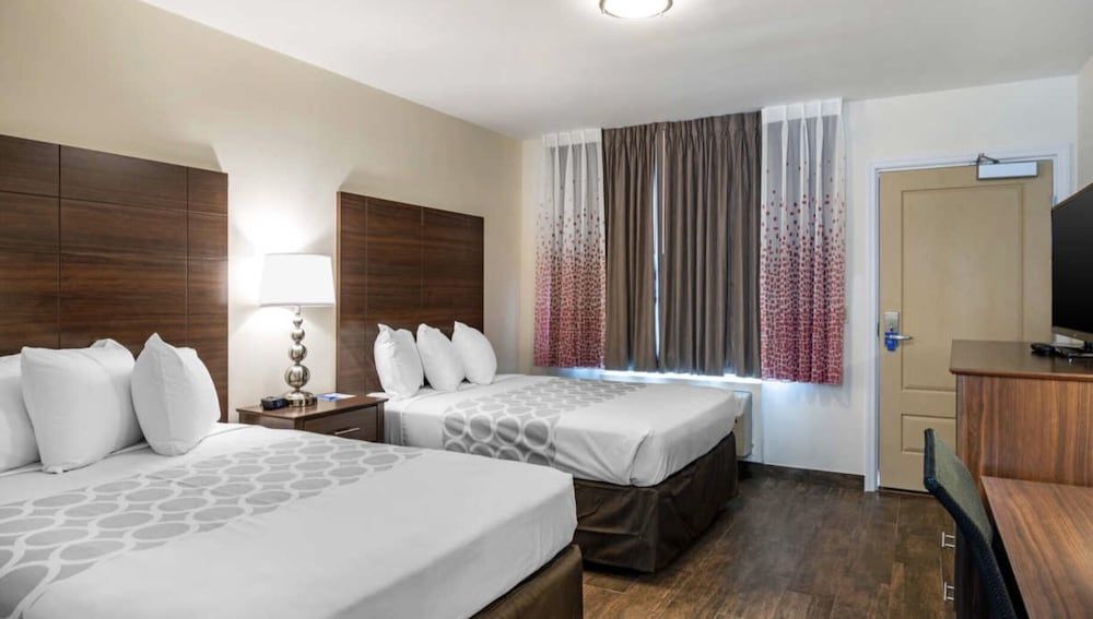 Downtown Hollywood Gardens Inn & Suites 3