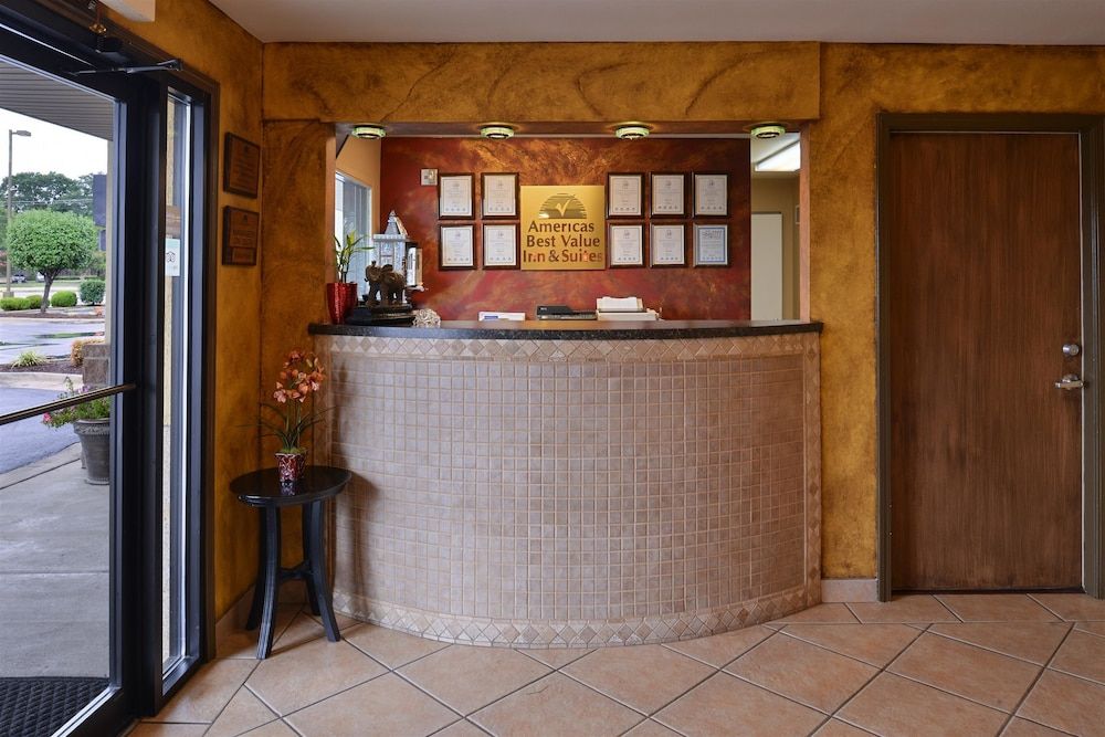 Americas Best Value Inn & Suites University Ave 2