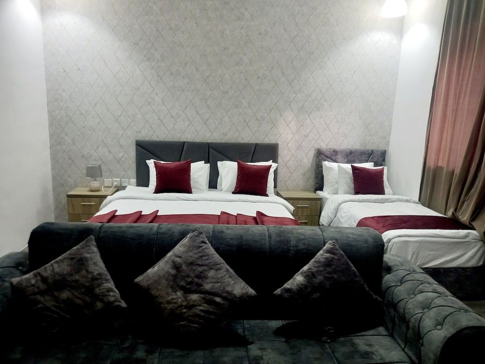 Twins Downtown Hotel 3