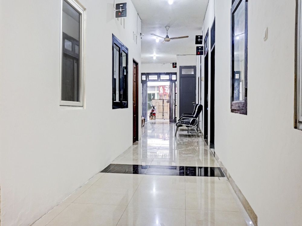 OYO 90689 Lily House 3