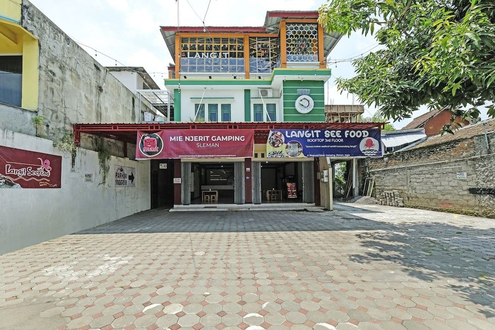 Super OYO 90905 Dangau Datuk Guesthouse 2 étoiles à Sleman