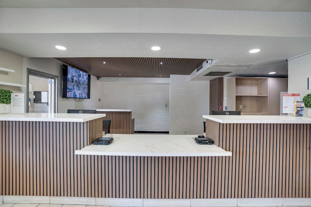 Econo Lodge Stockton near I-5 Fairgrounds 2