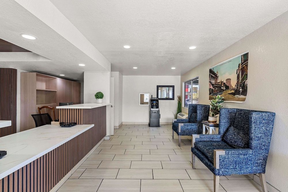 Econo Lodge Stockton near I-5 Fairgrounds 3