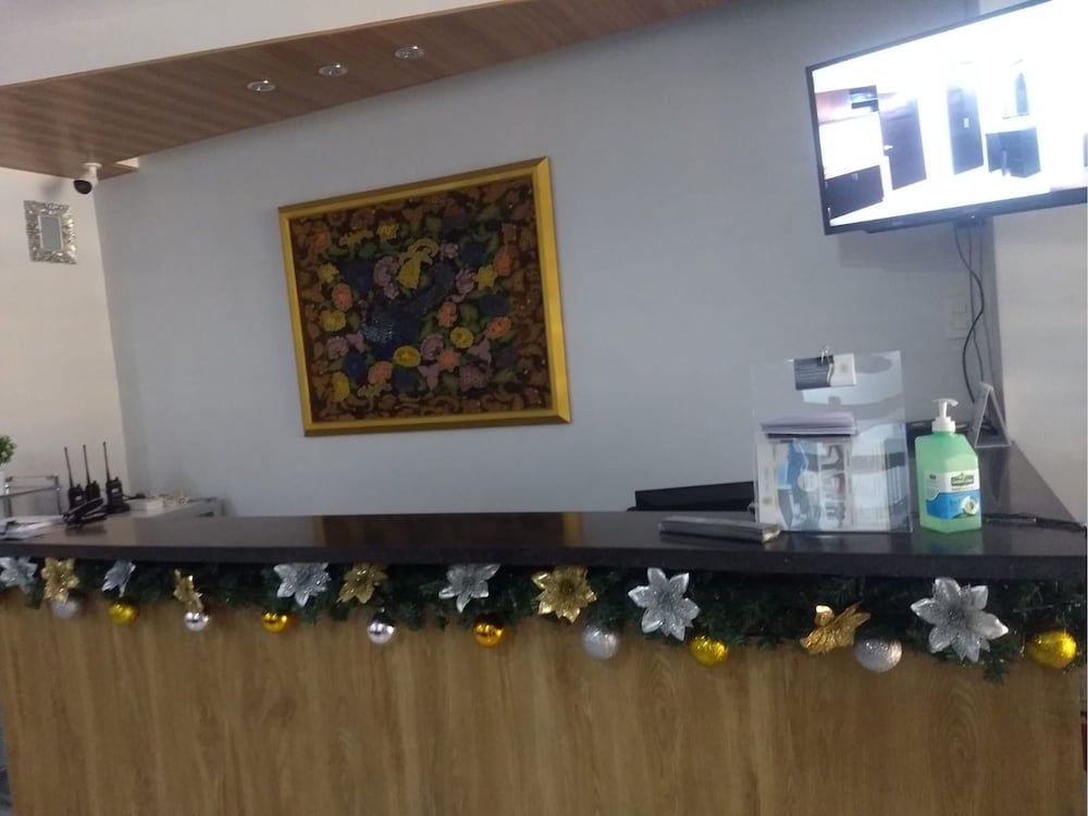 OYO 848 Dona Aurora Condotel 3