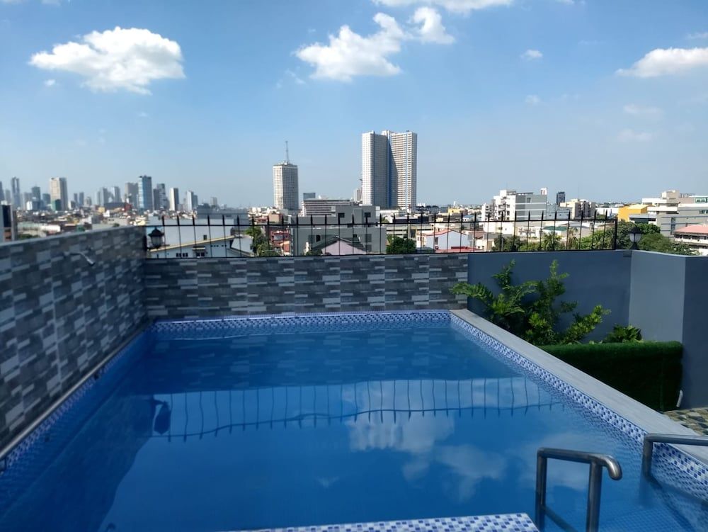 OYO 848 Dona Aurora Condotel 1