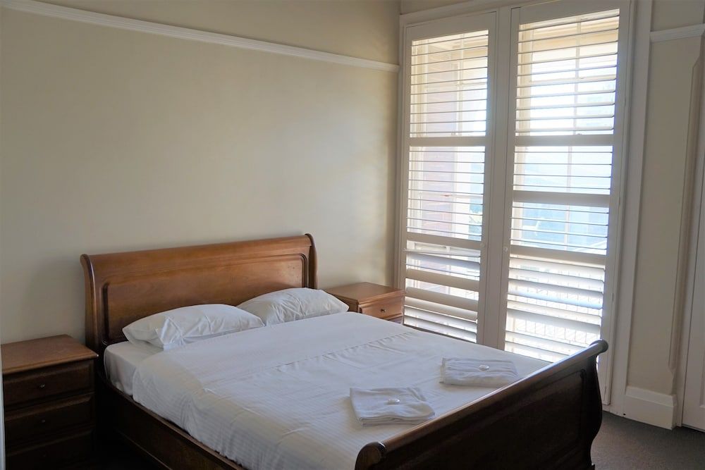 Palace Hotel Mortlake 2