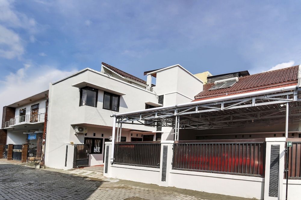 OYO 91082 Nathania Exclusive 2 étoiles à Sleman