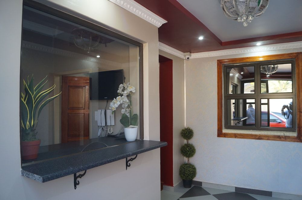 Miraton Eastgate Suites 3